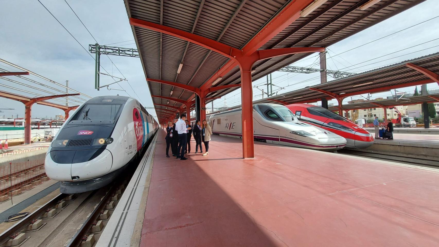 Trenes de Ouigo, AVE e Iryo en la estación de Chamartín en septiembre de 2022.