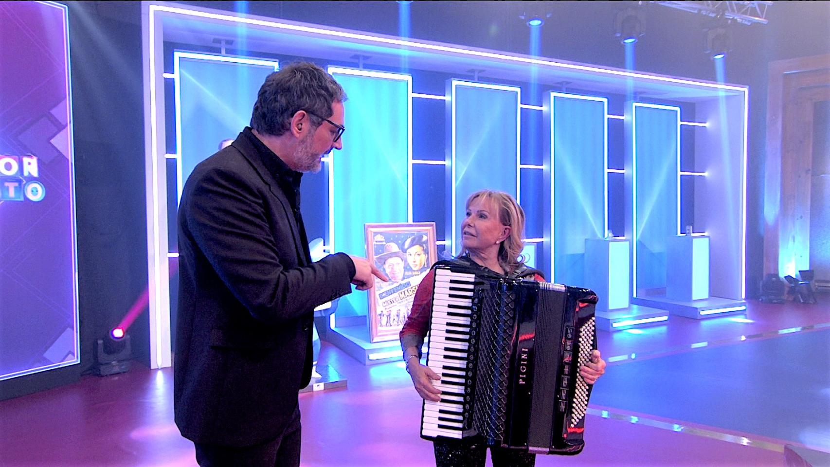 María Jesús y su acordeón será la madrina en el concurso que presenta Eugeni Alemany.