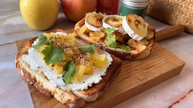 Tostas de manzana y queso, un aperitivo sencillo, rápido y delicioso