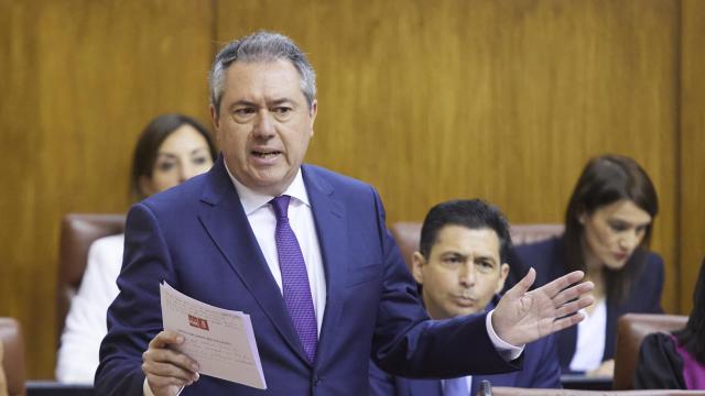 El secretario general del PSOE, Juan Espadas, durante la sesión de control del Parlamento andaluz.