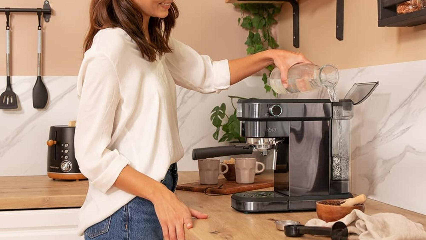 Café con sabor único con esta cafetera de Cecotec ¡disponible con un 35% de descuento!