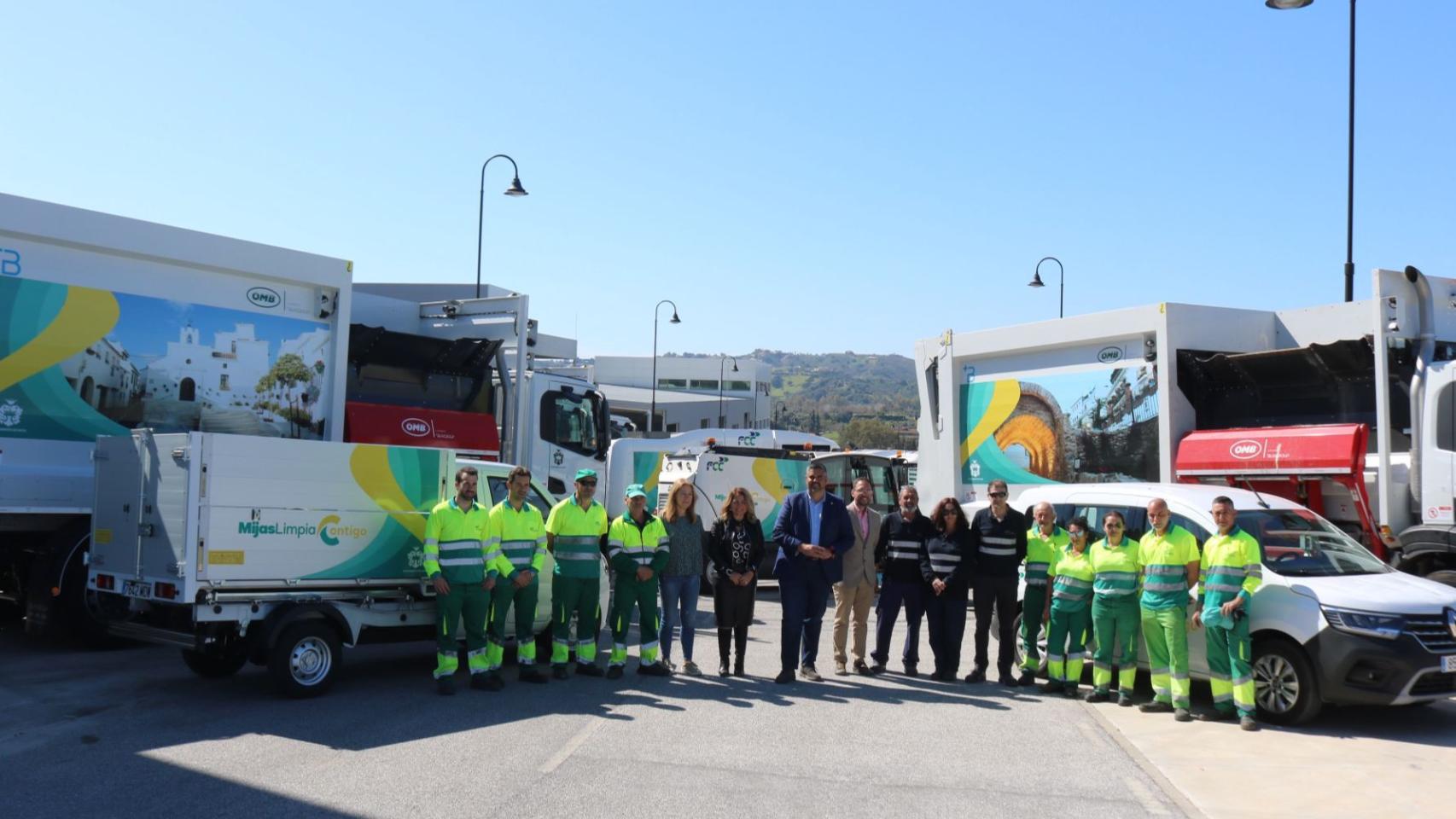 Un momento de la presentación de los nuevos vehículos de limpieza en Mijas.