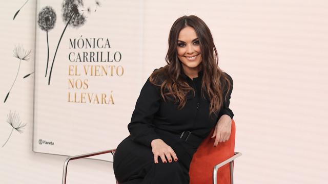 Mónica Carrillo, periodista y escritora: Unas pocas palabras te pueden poner del revés