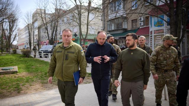El presidente de Ucrania, Volodimir Zelenski, este jueves en Jersón.