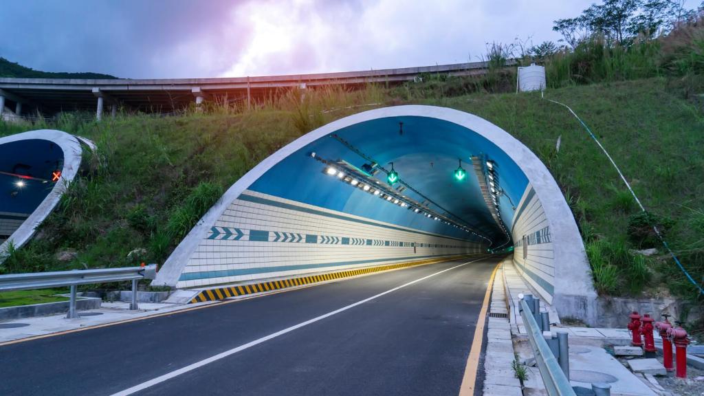 Exterior de un túnel