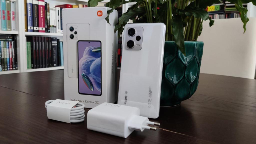 El Redmi Note 12 Pro+ incluye un cargador de 120 W