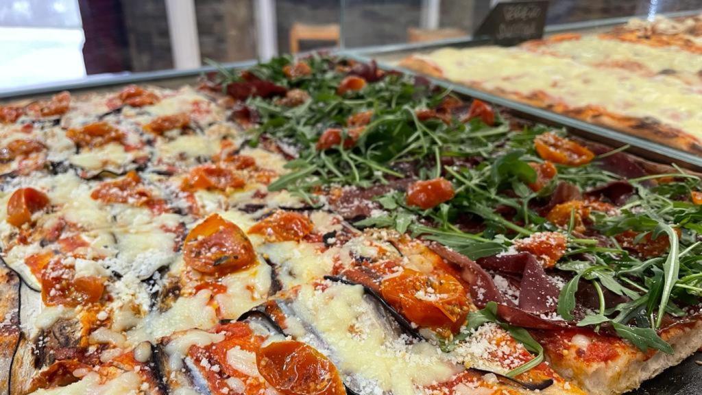 Pizza al taglio de Pizzería Alla Romana (Foto: Quincemil)