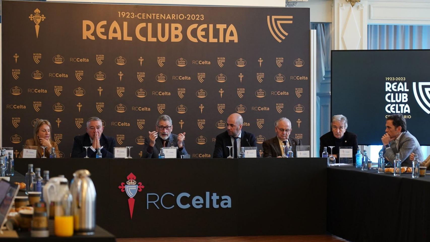 Mouriño durante la rueda de prensa del Centenario del Celta.