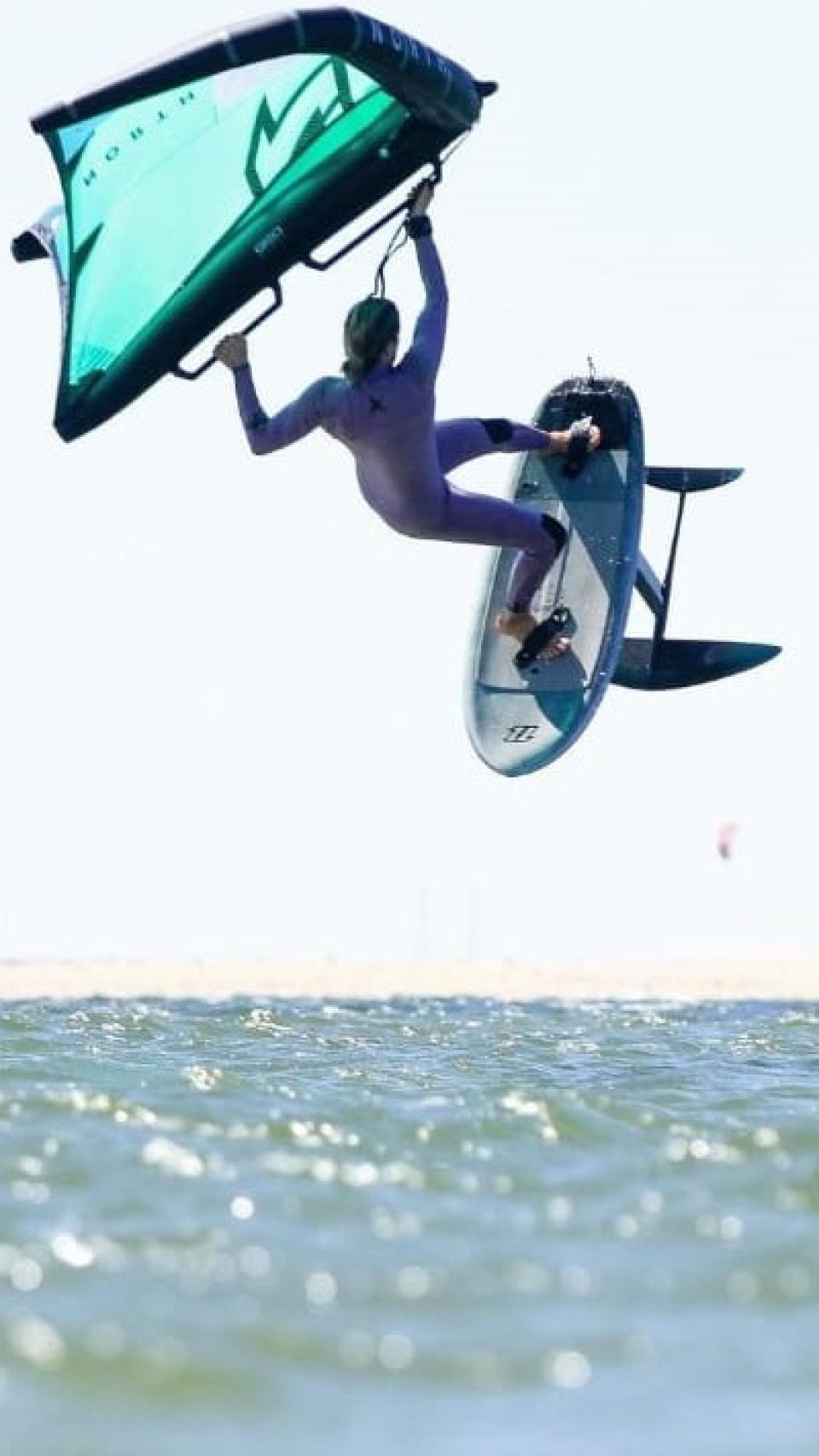 La campeona olímpica Marina Alabau practicando la nueva modalidad del wingfoil.