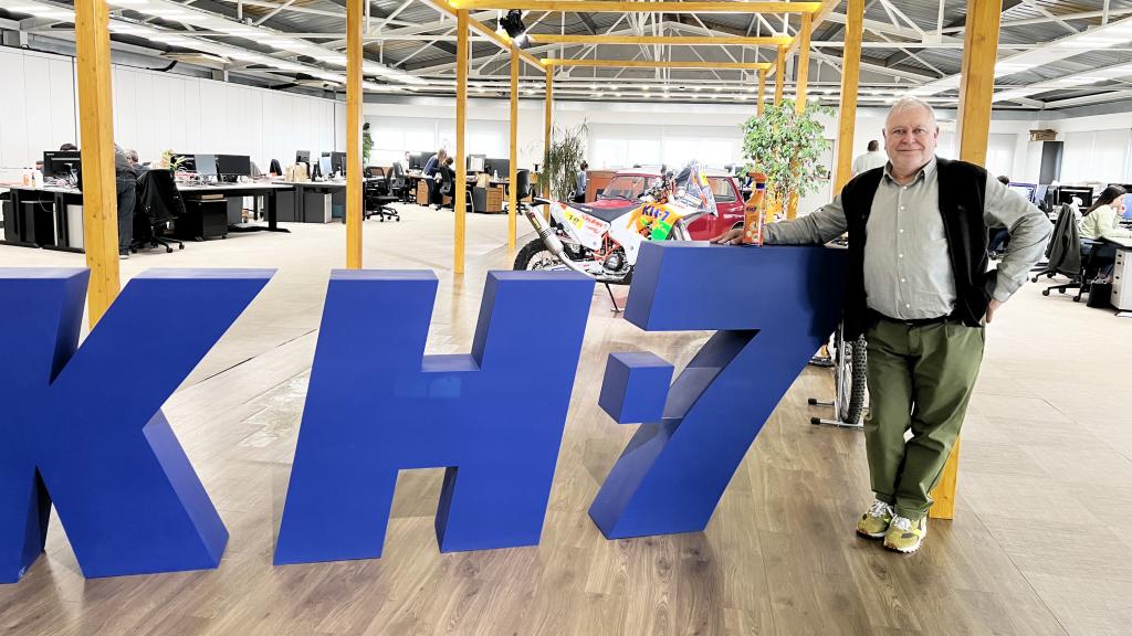 Josep Maria Lloreda posa en las oficinas centrales de KH7, situadas en Granollers, Barcelona.