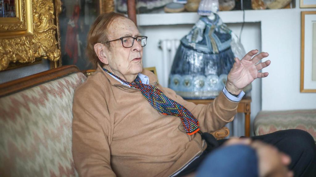 Tamames, antes de coquetear con Vox, estuvo en el PCE y en el CDS de Suárez.