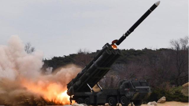 Lanzamiento misiles Hwasal-1