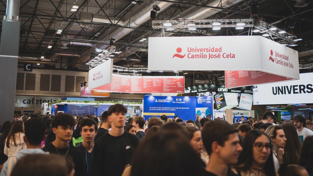 El stand de la Universidad Camilo José Cela, uno de los más visitados de Aula.