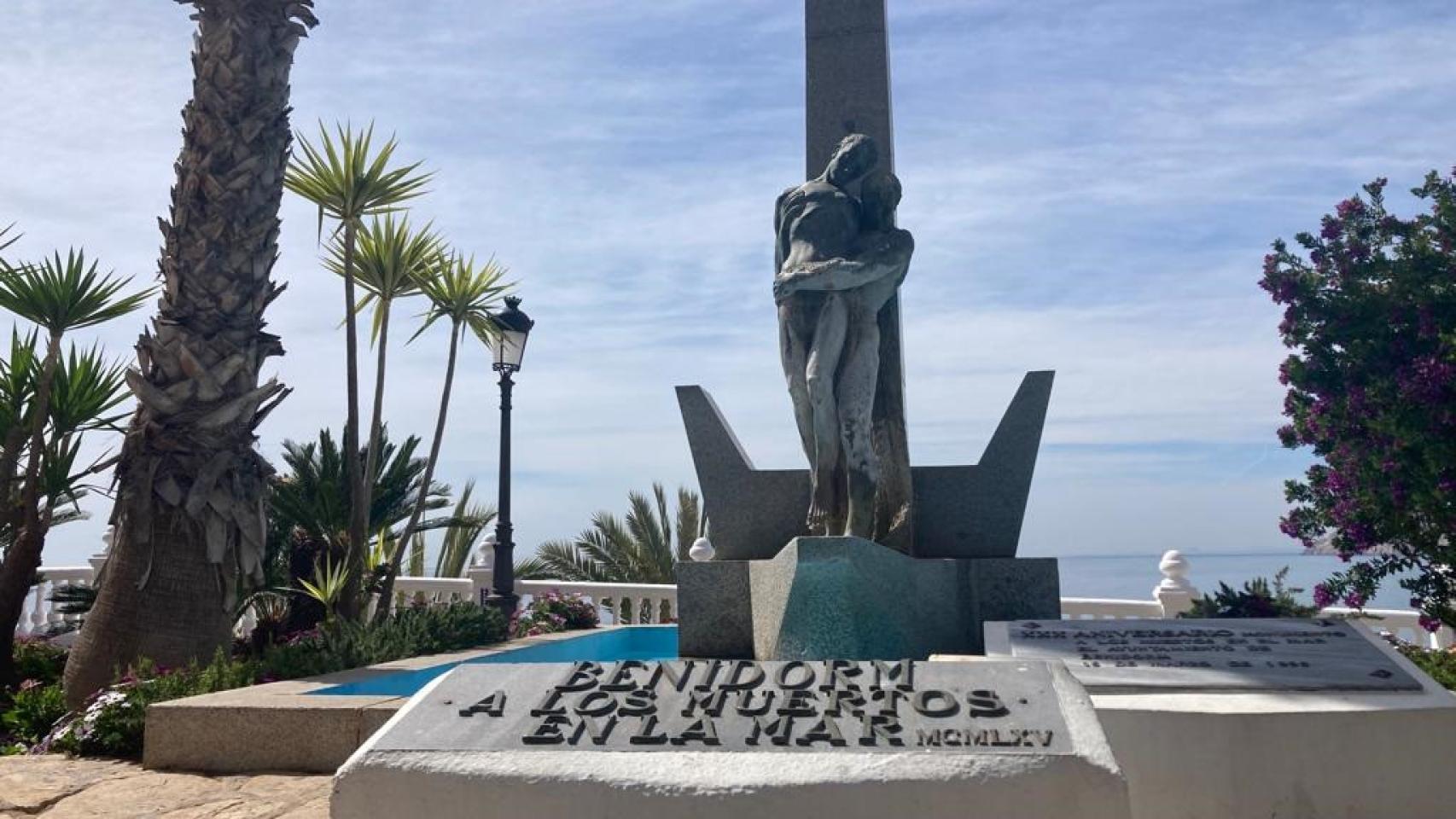 El Monumento a los Muertos en el Mar, ubicado en la Plaza de la Señoría.
