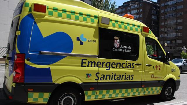 Imagen de una ambulancia medicalizada de Sacyl.