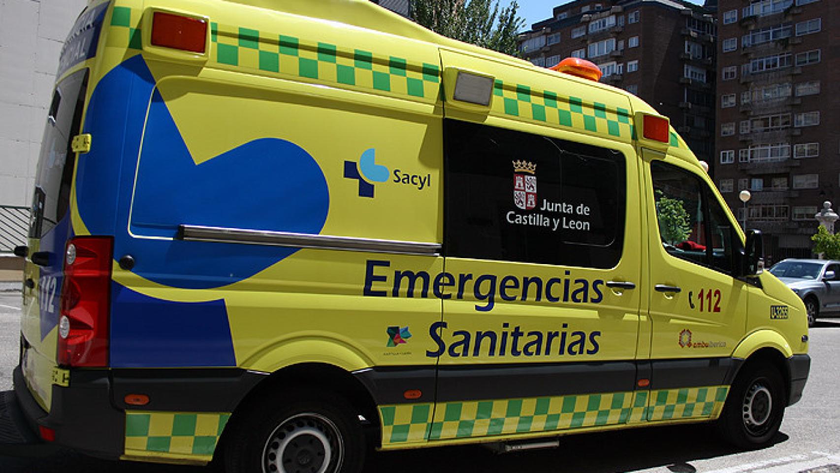 Imagen de una ambulancia medicalizada de Sacyl.