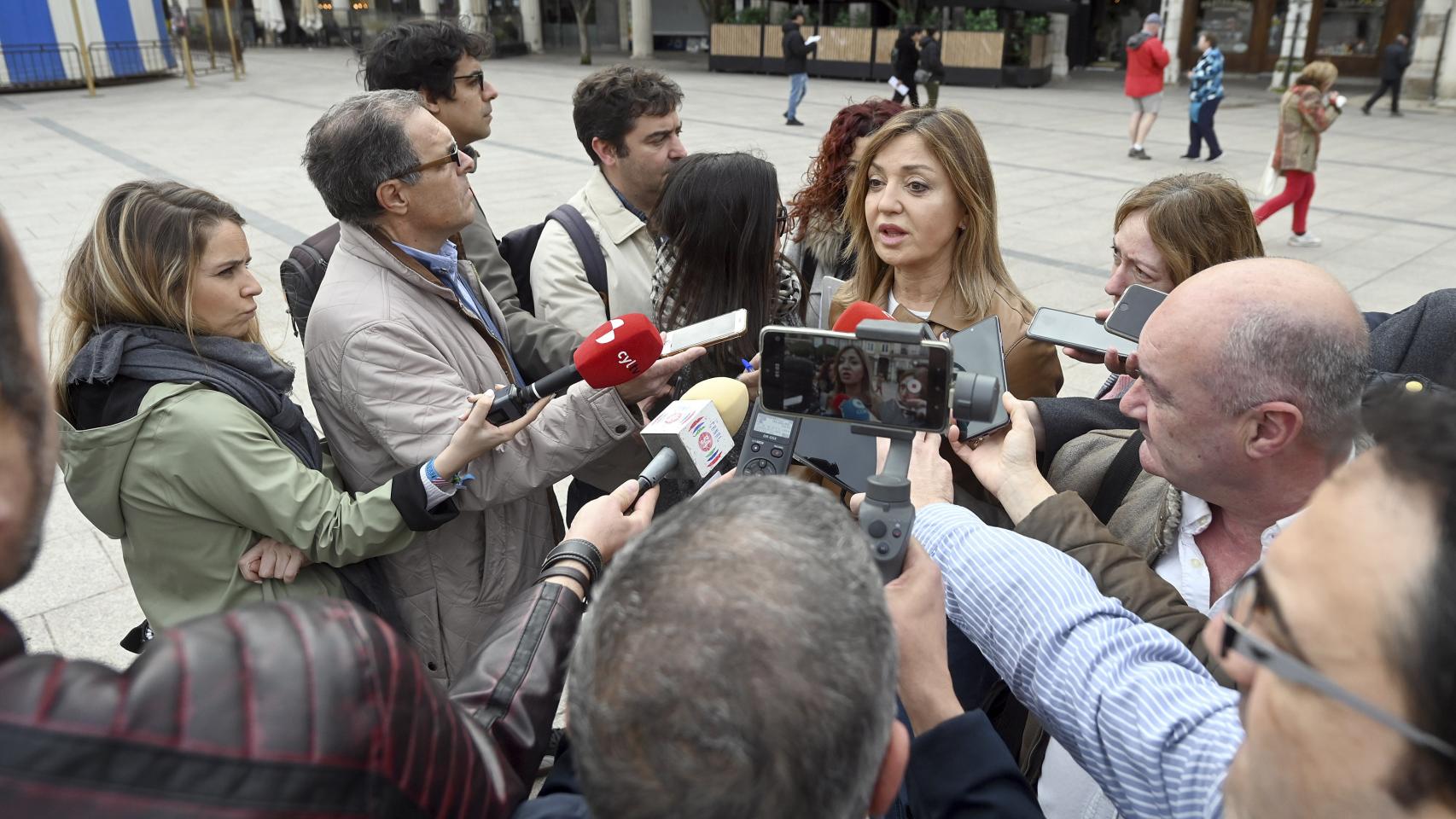 La exportavoz popular en el Ayuntamiento de Burgos Carolina Blasco durante una intervención ante los medios, este jueves.