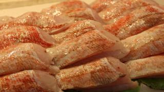 Filetes frescos de cabracho.