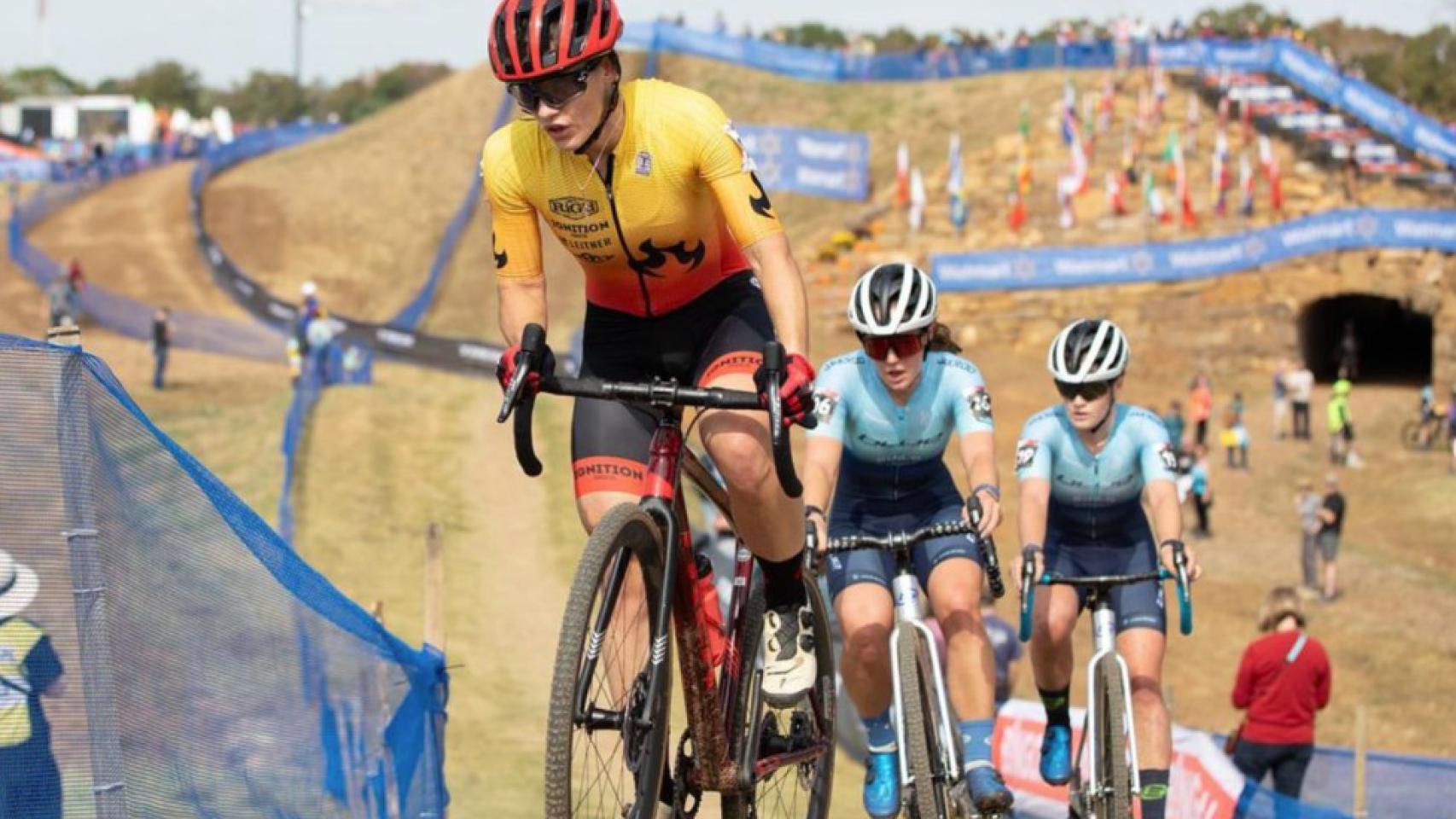 Hannah Arensman durante una carrera de ciclocross
