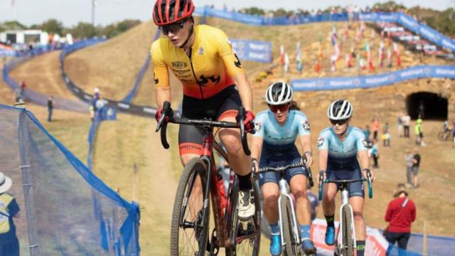 Hannah Arensman durante una carrera de ciclocross