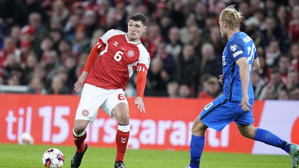 Andreas Christensen durante un partido entre Dinamarca y Finlandia