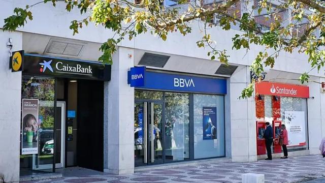 Oficinas de CaixaBank, BBVA y Santander.