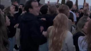 Los jóvenes del polémico vídeo cantando 'Madre Tierra' de Chayanne.