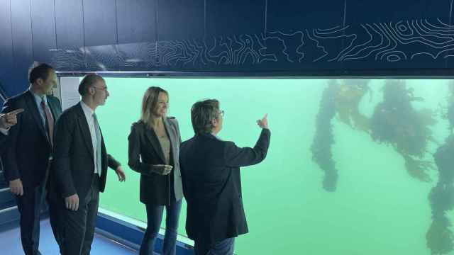 La conselleira do Mar, Rosa Quintana, acudió al acto de inauguración.