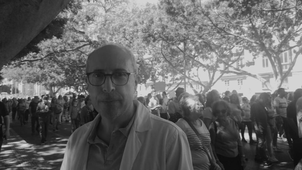 Sergio, durante la manifestación de la Marea Blanca.