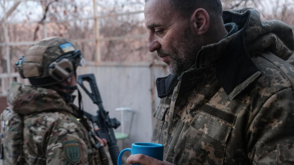 Soldados del Ejército de Voluntarios de Ucrania desplegados en el Dombás.