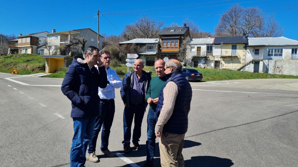 El vicepresidente primero de la Diputación y diputado del Área, José María Barrios, ha comprobado el estado de las obras ya finalizadas, este sábado.