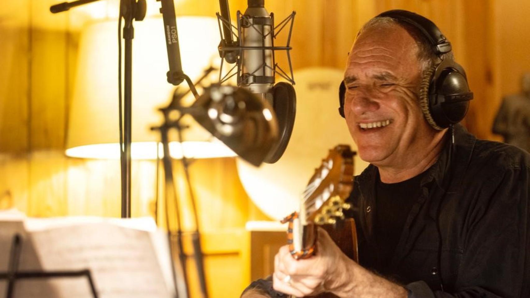 David Broza durante la grabación de 'La mujer que yo quiero', nueva versión de su exitoso disco de versiones de Serrat, Ibáñez, Manzanita y Cecilia