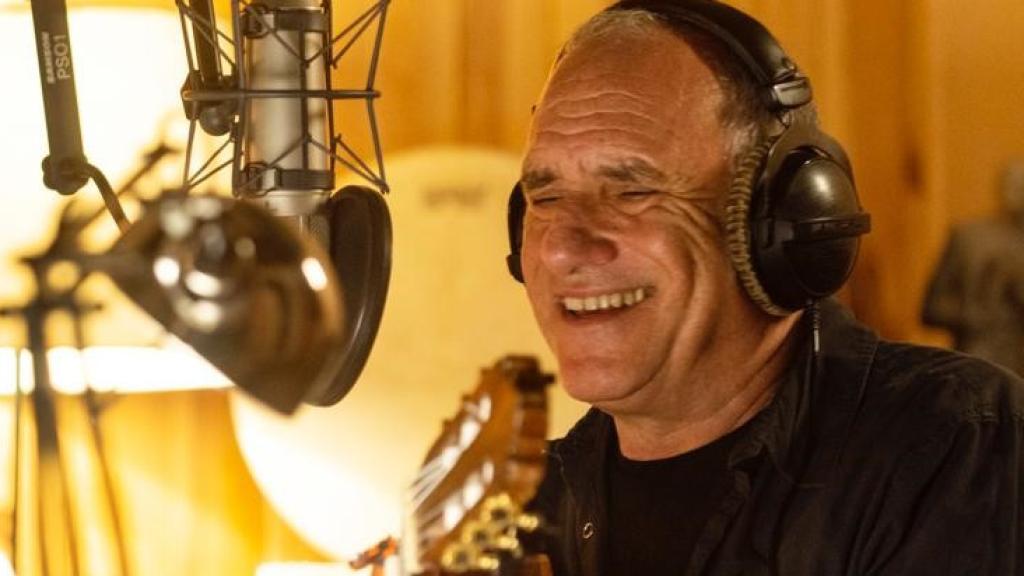 David Broza durante la grabación de 'La mujer que yo quiero', nueva versión de su exitoso disco de versiones de Serrat, Ibáñez, Manzanita y Cecilia