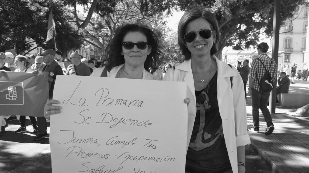Inmaculada y Mariló, en la manifestación de la Marea Blanca.