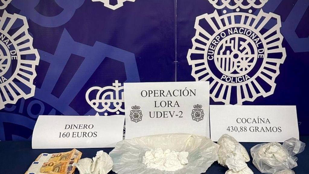 Desarticulan un punto de venta de drogas en Mijas.