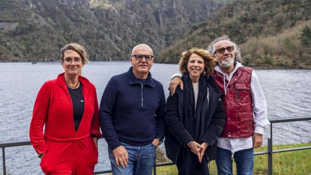La directora del videoclip, Eva Nielsen, el presidente de la Diputación de Ourense, Manuel Baltar, Sole Giménez y Teo Cardalda.
