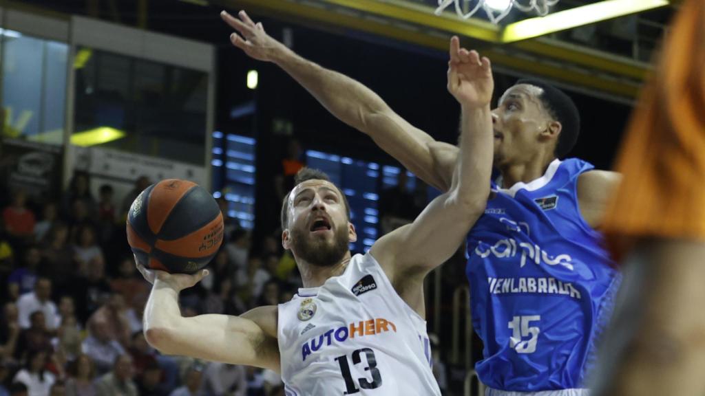 Sergio Rodríguez entra a canasta.