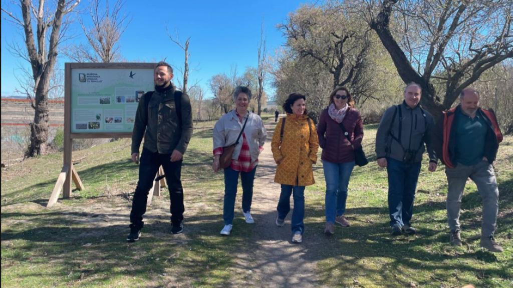 María Sánchez visitando con su equipo la Cuesta del Tomillo, Valladolid