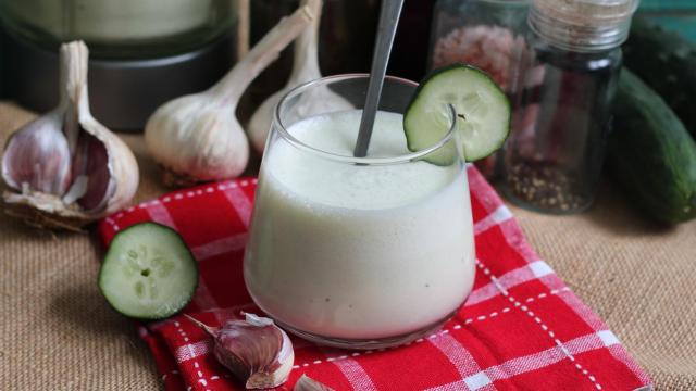 Ajoblanco extremeño de pepino, un entrante barato, rápido y fresquito