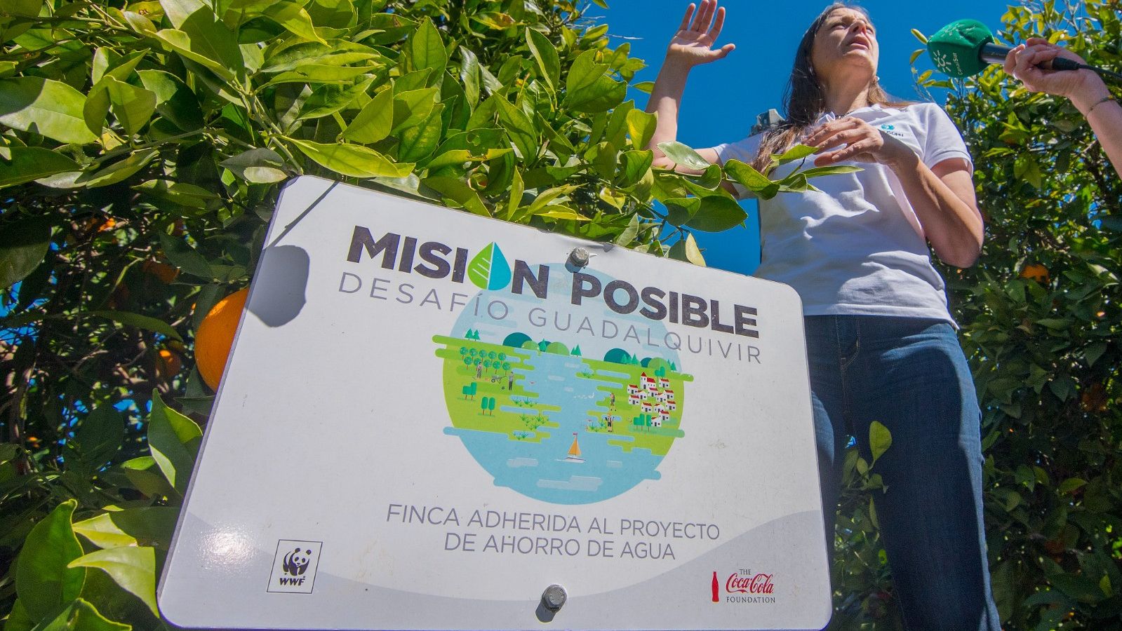 Letrero del proyecto medioambiental de Coca-Cola y WWF en la finca El Bujío/Vegeta.