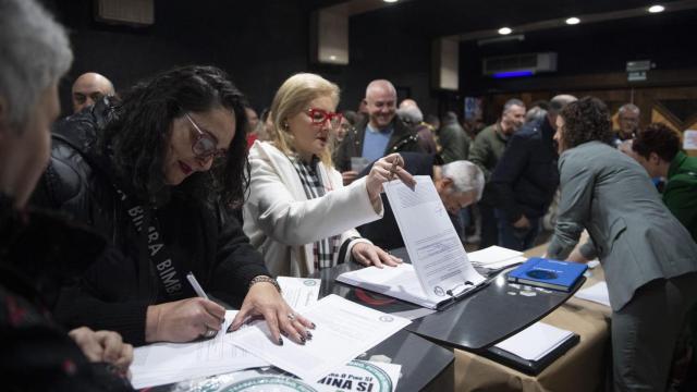 La fiesta minera de Touro-O Pino une a 3.000 personas para retomar la mina de cobre