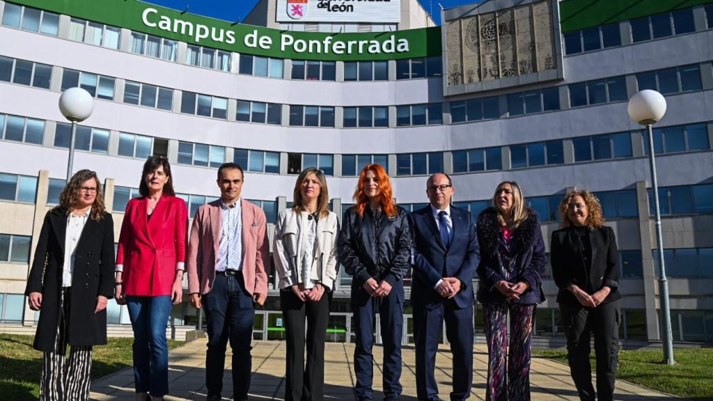 La astronauta Sara García visita el campus de la ULE en Ponferrada.