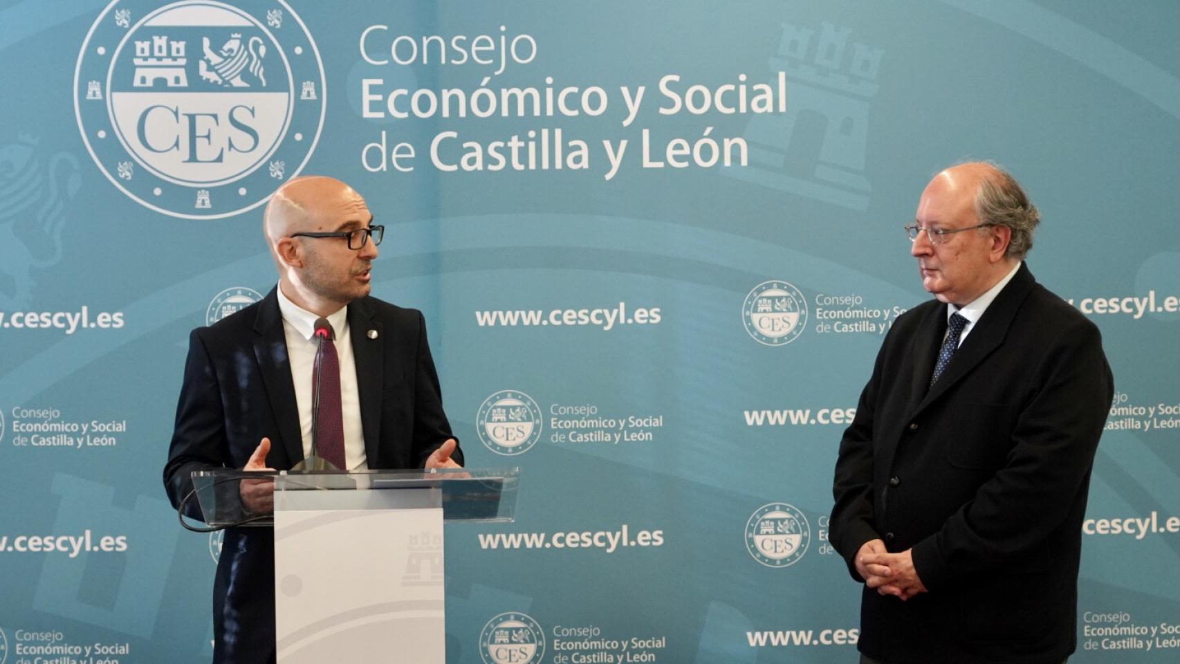 Los presidentes del CES de Castilla y León, Enrique Cabero Morán, y de la Asociación Española de Economía del Trabajo (AEET), Ángel Luis Martín Román, inauguran el Primer Foro sobre ‘Evaluación de políticas públicas en el mercado de trabajo’