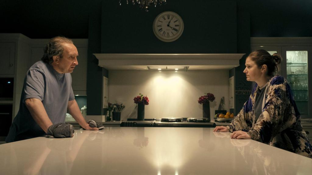 Eddie Marsan y Ria Zmitrowicz en 'El Poder'