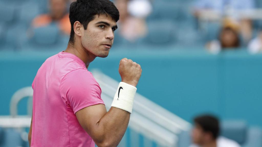 Carlos Alcaraz celebra un punto en el partido ante Lajovic.