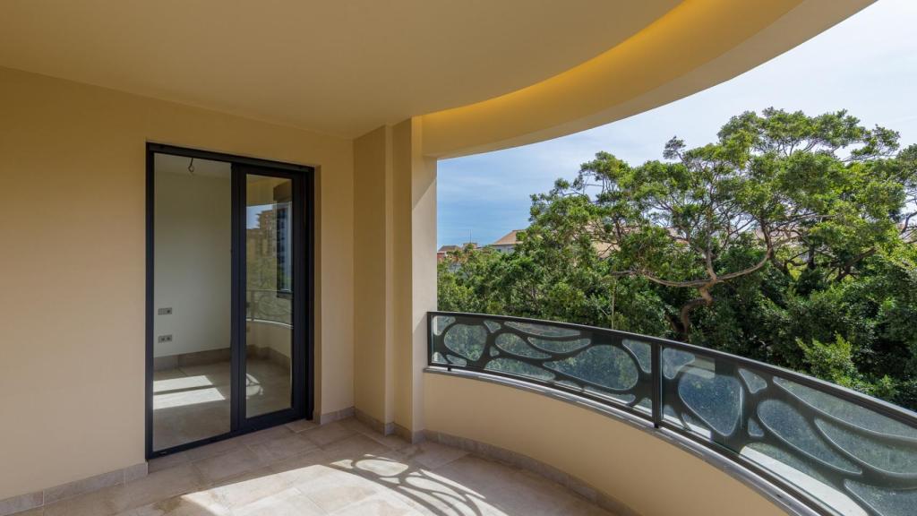 Terraza de uno de los pisos en venta.