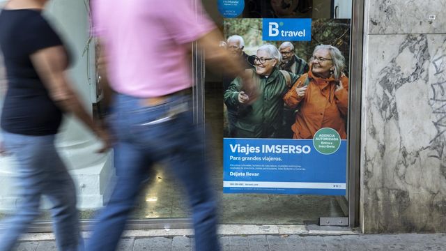 Una oficina en Valencia ofertando viajes del Imserso.