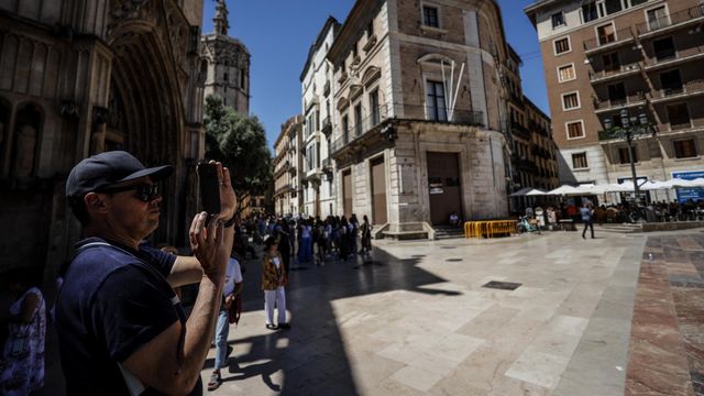 Un turista en Valencia, en imagen de archivo.