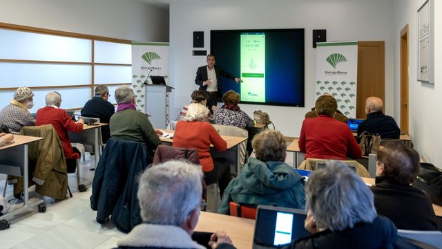 Talleres de digitalización bancaria para mayores de 60 años