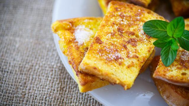 El truco de Karlos Arguiñano para hacer torrijas muy fáciles y casi sin ensuciar